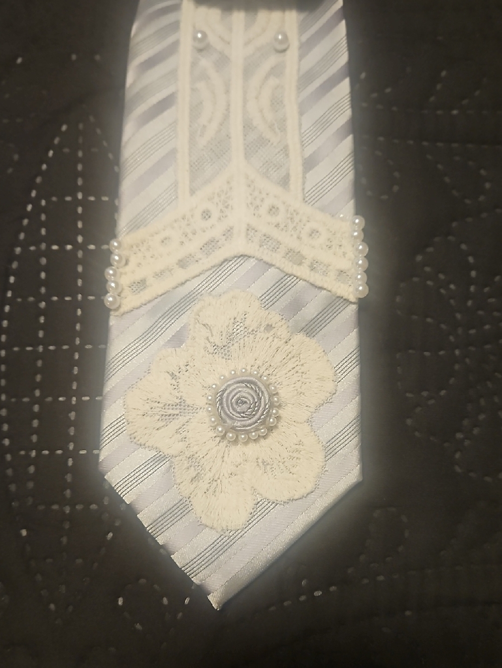 Lace Accent Ladies Tie in Light Silver